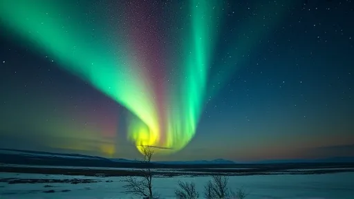 Mars, a Swarm of Young Suns, and the Light Above Sweden (Image 2)
